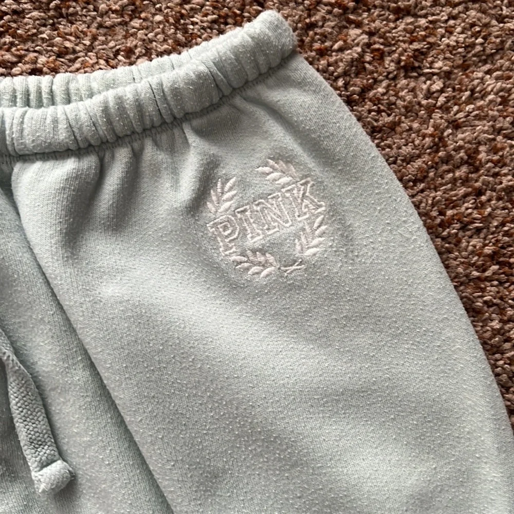 Victoria’s Secret Pink sweatpants, size XS, bright blue, barely worn - Picture 2 of 3